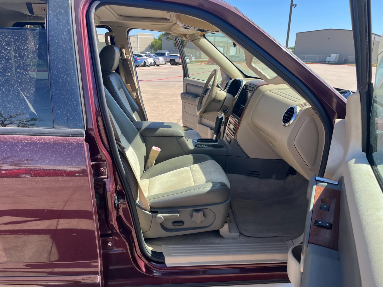 2006 maroom /TAN Ford Explorer Eddie Bauer 4.6L 4WD (1FMEU74816U) with an 4.6L V8 SOHC 16V engine, 6-Speed Automatic Overdrive transmission, located at 14700 Tomball Parkway 249, Houston, TX, 77086, (281) 444-2200, 29.928619, -95.504074 - Photo #12